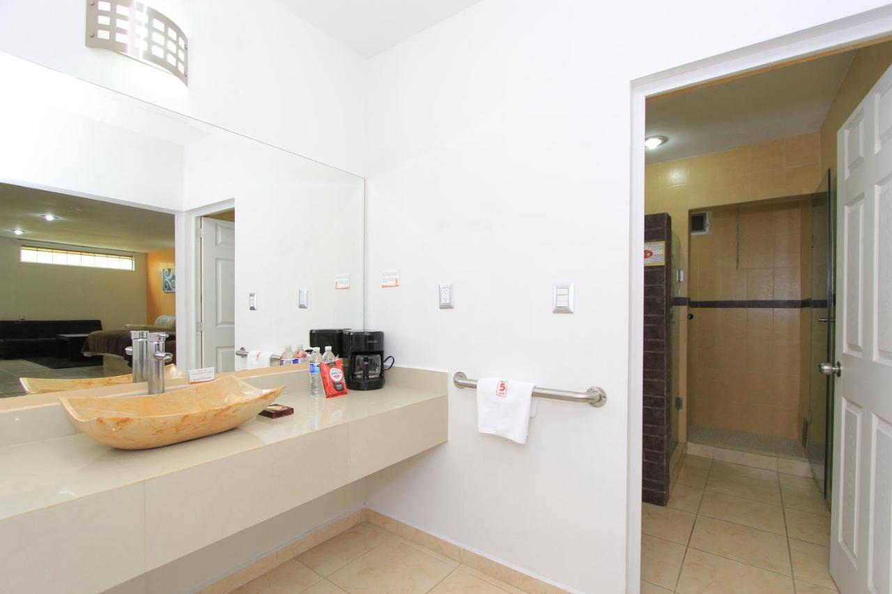 Hotel 5 Inn Силао Экстерьер фото
